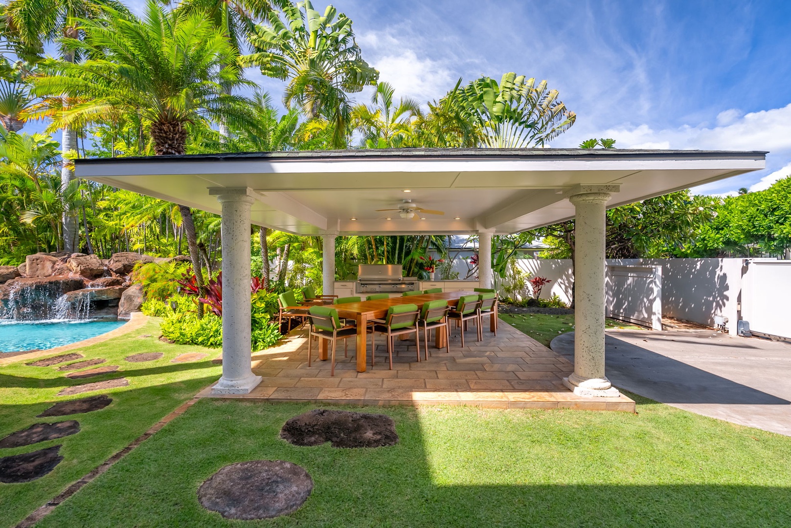 Honolulu Vacation Rentals, Kahala Oasis - Outdoor lanai with ample seating, surrounded by lush greenery for an unforgettable alfresco experience.