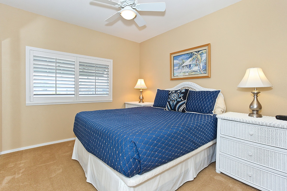 Kapolei Vacation Rentals, Coconut Plantation 1078-3 - The fourth guest bedroom with a dresser and ceiling fan.