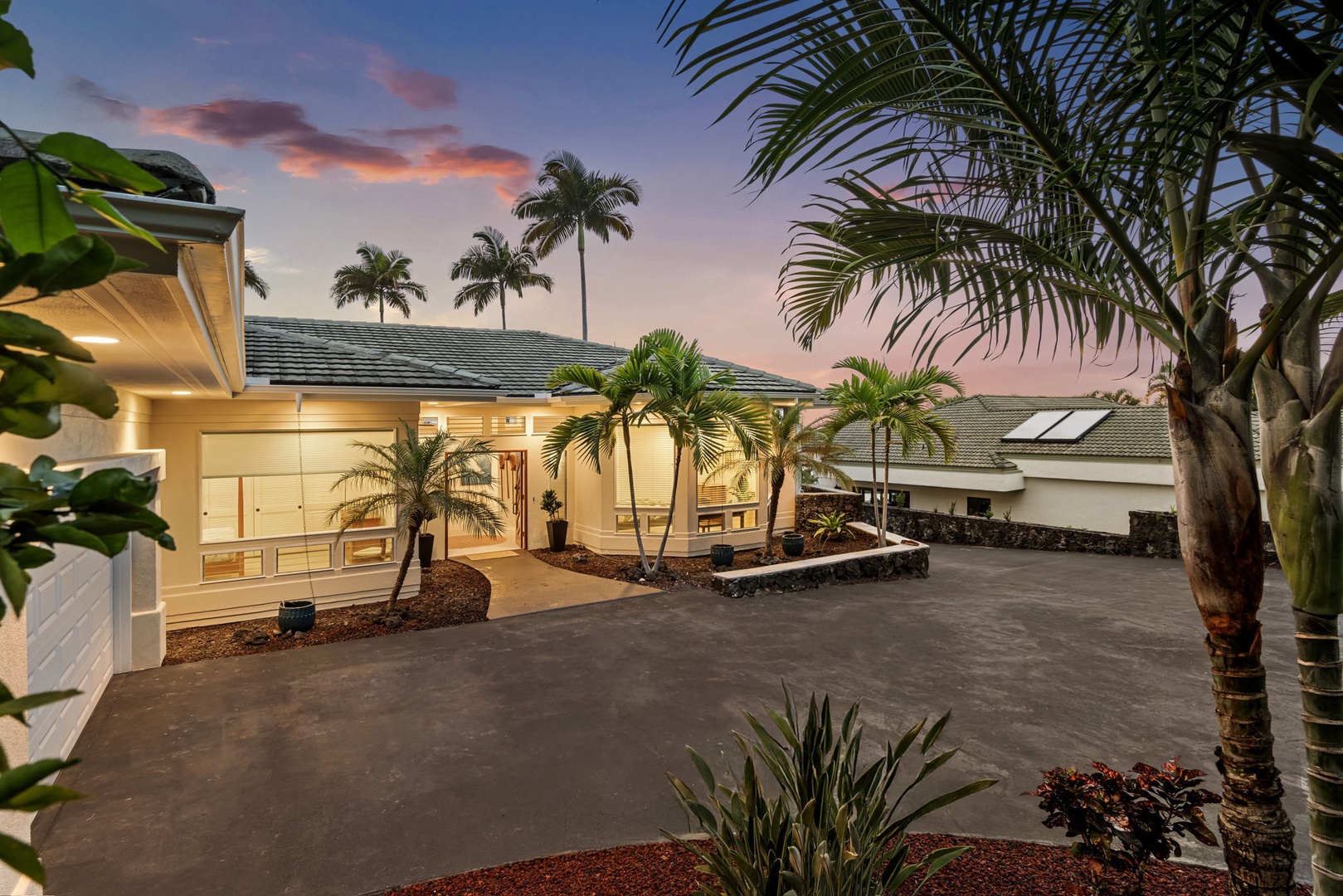 Kailua Kona Vacation Rentals, Kona Koa House - Arrive to soft skies, glowing lights, and a grand island welcome.