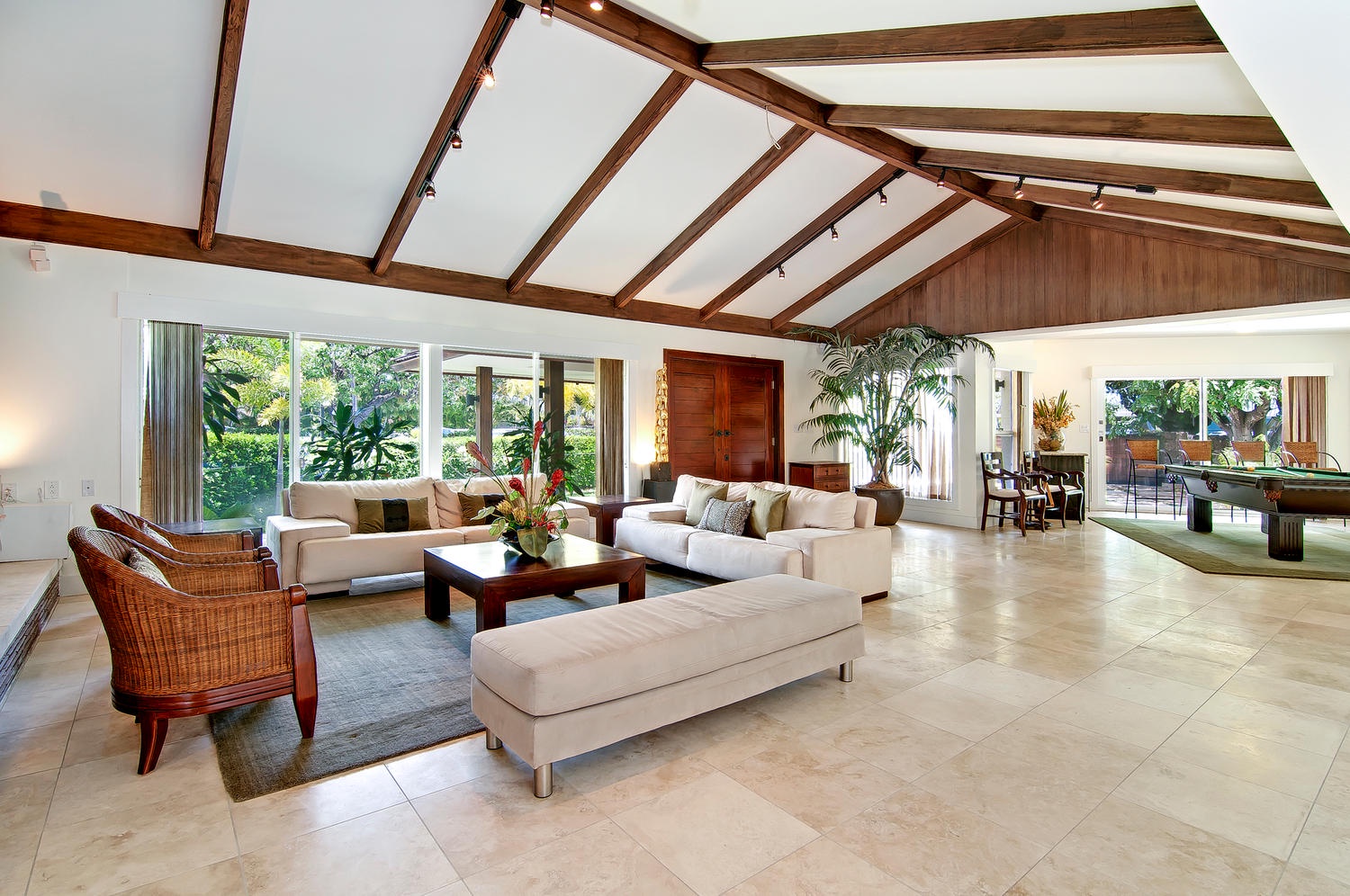 Honolulu Vacation Rentals, Kahala Lani - Front Entry Room