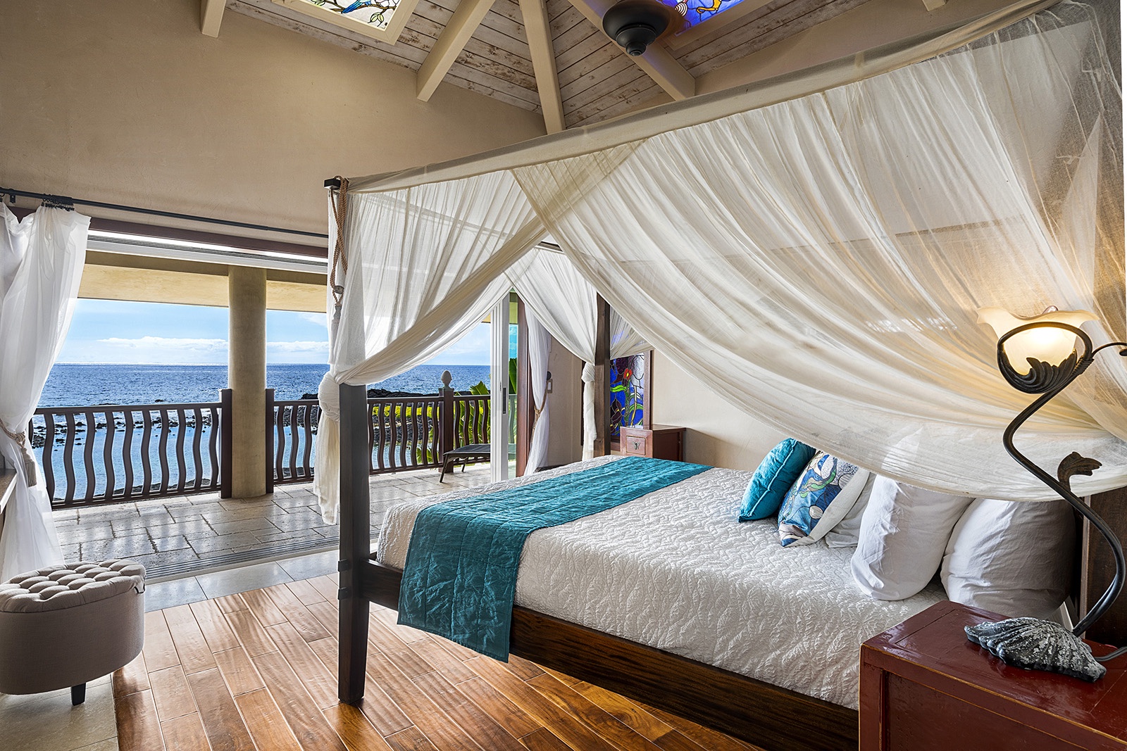 Kailua Kona Vacation Rentals, Mermaid Cove - Primary bedroom on the top floor