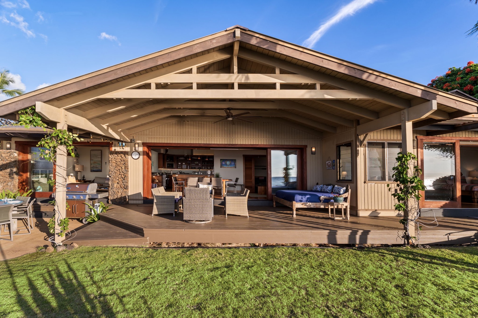Kamuela Vacation Rentals, Island Time Retreat - The great room opens wide to the lanai and lawn, indoors and out running together.