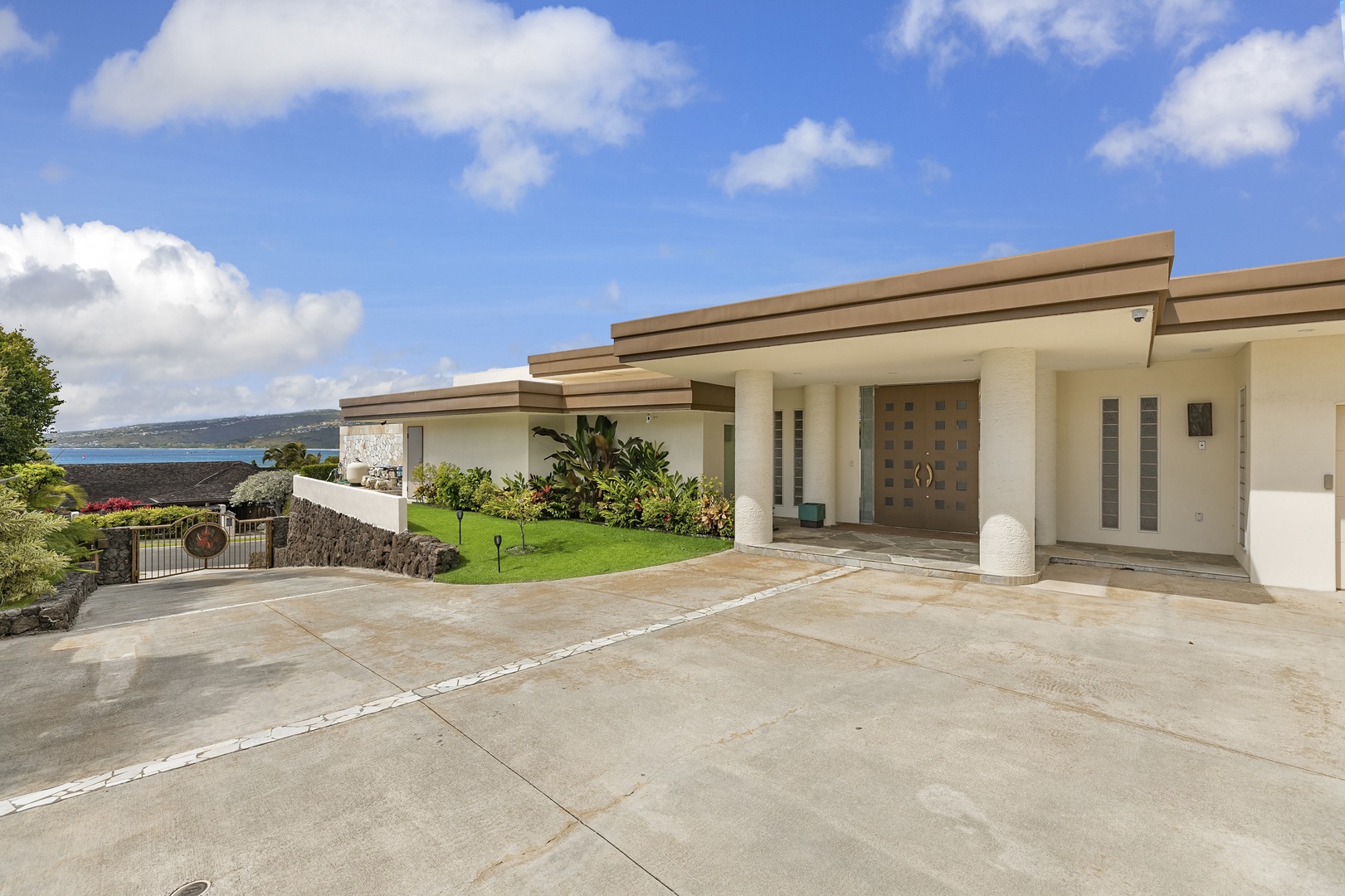 Honolulu Vacation Rentals, Hale Makana - Driveway