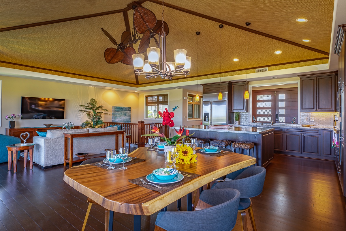 Kamuela Vacation Rentals, Mauna Lani KaMilo #311 - Dining area