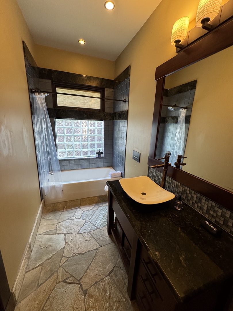 Kamuela Vacation Rentals, Hale Konane - Luxurious ensuite bathroom with a spa-like atmosphere and high-end finishes.