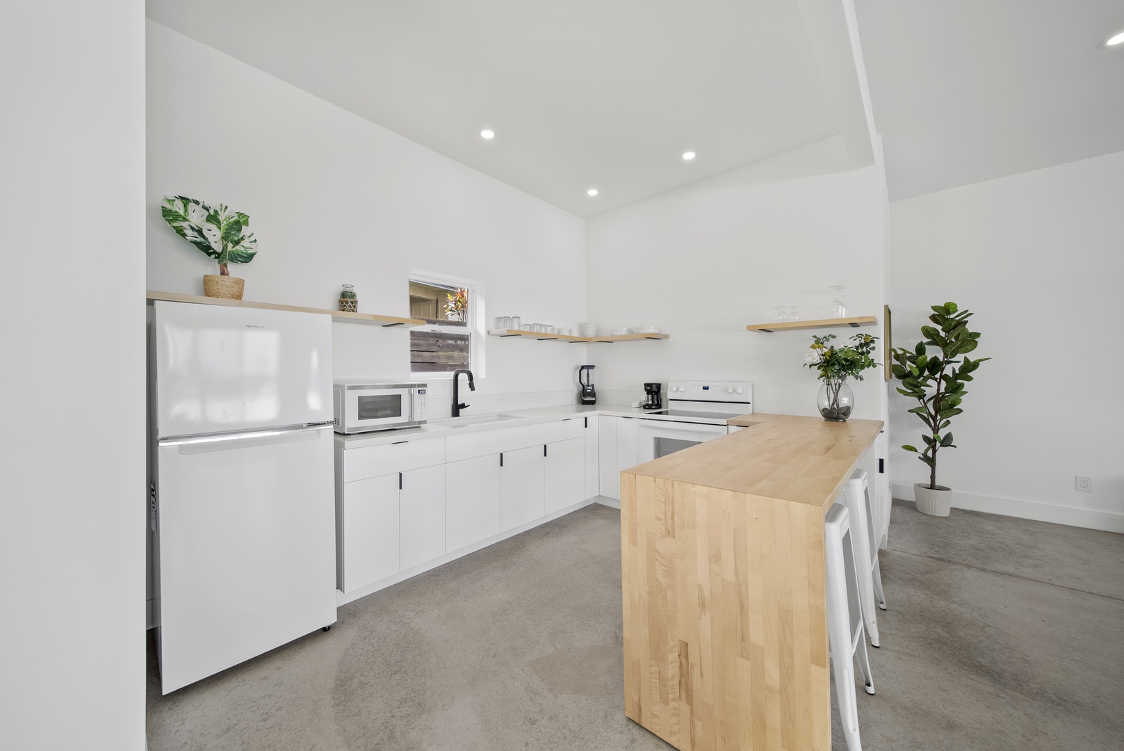 Haleiwa Vacation Rentals, Villa Bianca - Spacious additional prep kitchen, making group meals effortless and enjoyable.