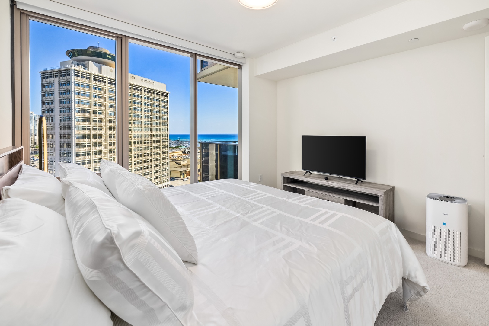 Honolulu Vacation Rentals, Sky Ala Moana #1701 - The guest suite features floor to ceiling glass walls and TV.