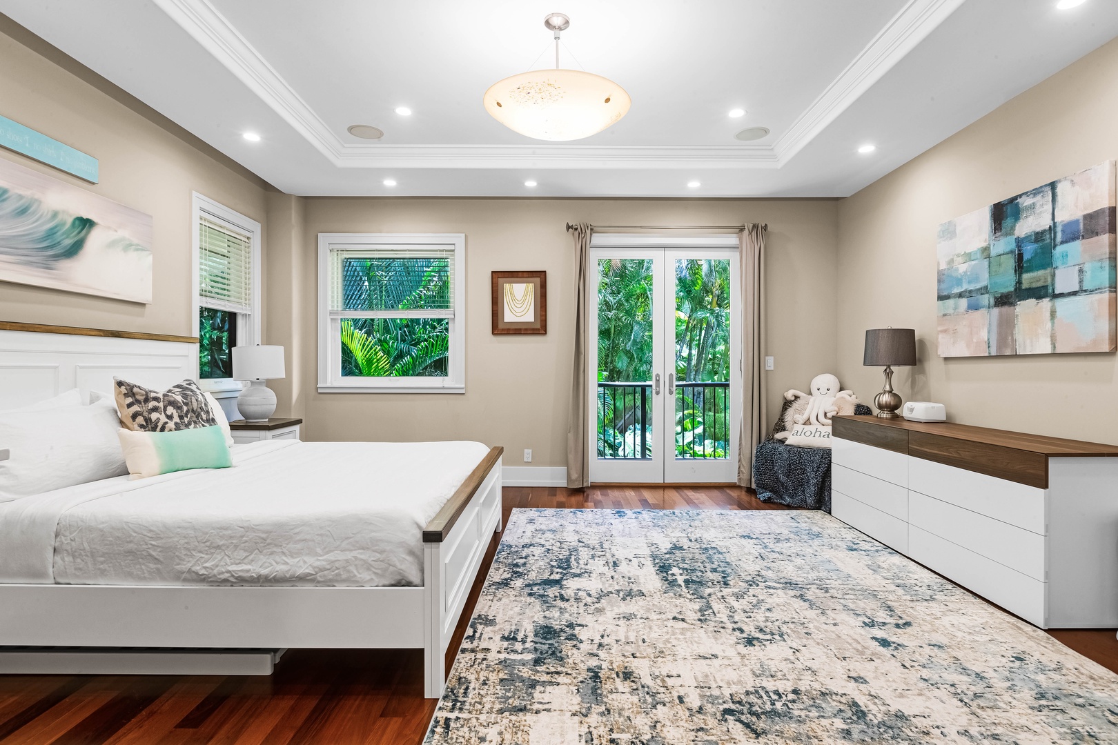 Honolulu Vacation Rentals, Pili Pono - Private suite with French doors leading to lush tropical views.