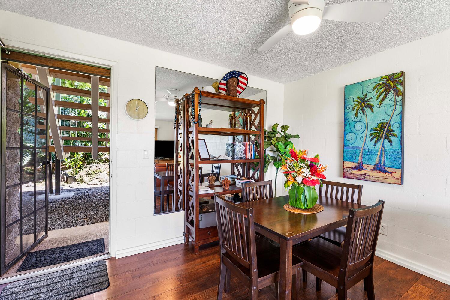 Kailua Kona Vacation Rentals, Keauhou Akahi 302 - Indoor dining for 4 guests.