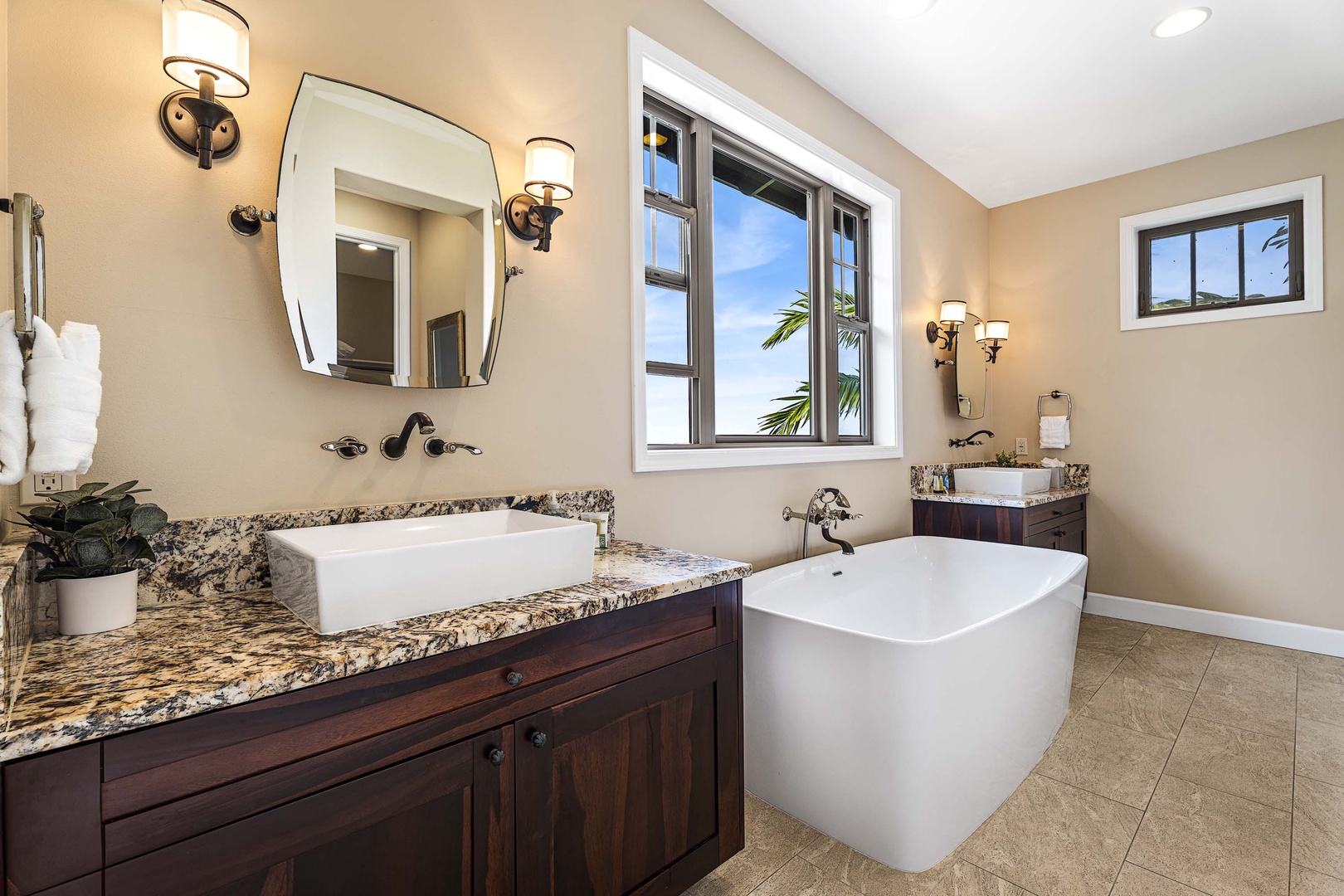 Kailua Kona Vacation Rentals, Holua Kai #20 - Dual vanities