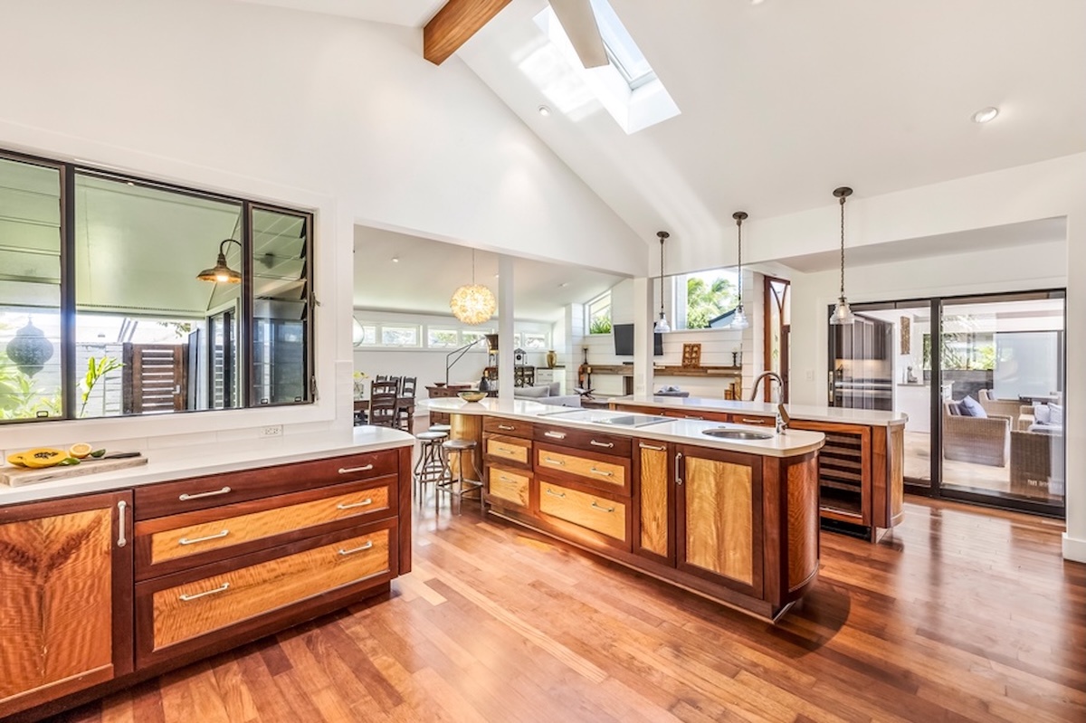 Kailua Vacation Rentals, Hale Ohana - You'll love preparing a quick and easy breakfast or a dinner feast here.