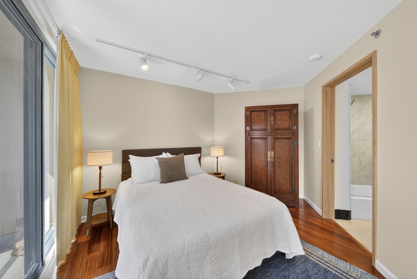 Honolulu Vacation Rentals, Island View at Waikiki Landmark - Ease into restful evenings with crisp linens, warm lighting, and calming neutral tones.