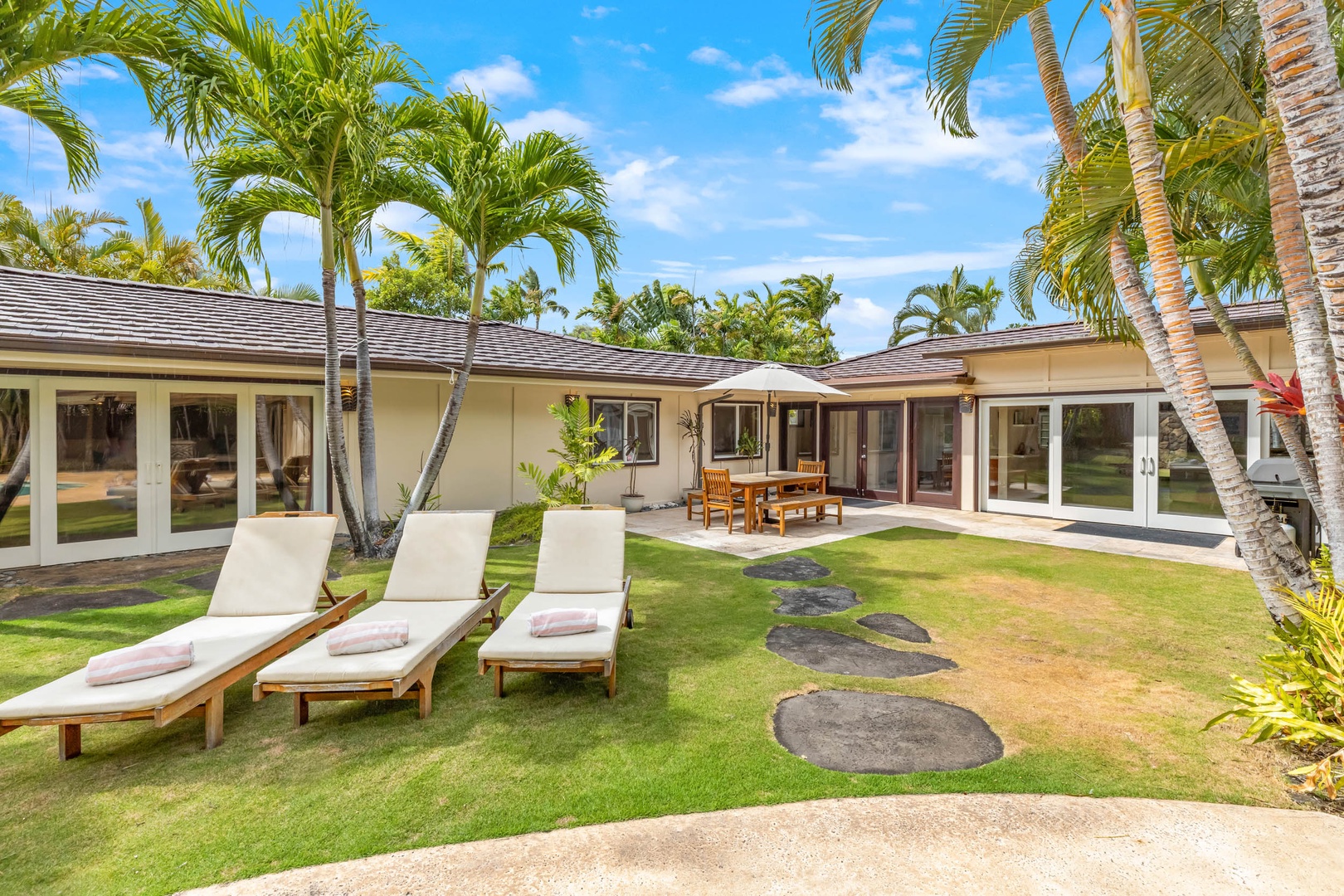 Honolulu Vacation Rentals, Kahala Breeze - Sun-drenched backyard oasis with comfortable lounging, perfect for relaxation and entertainment in your private slice of paradise.