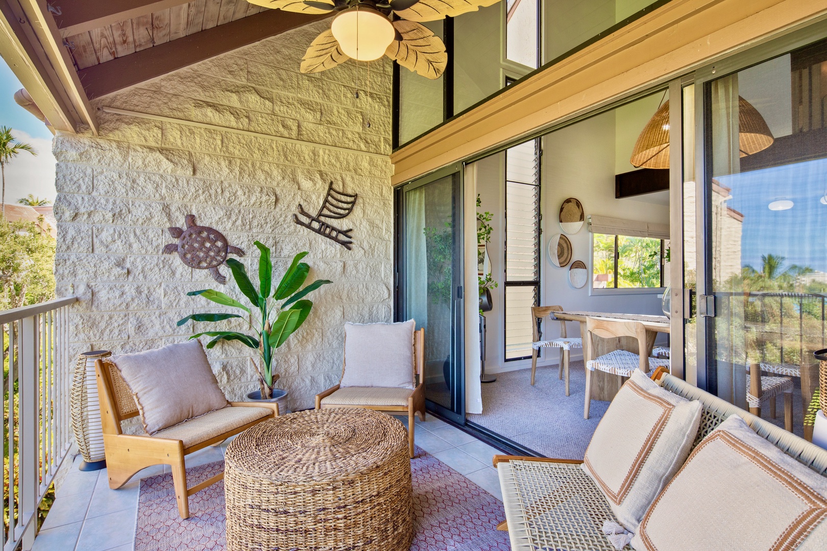 Kailua Kona Vacation Rentals, Keauhou Kai C301 - Thoughtful design and doors that slide open to the green.