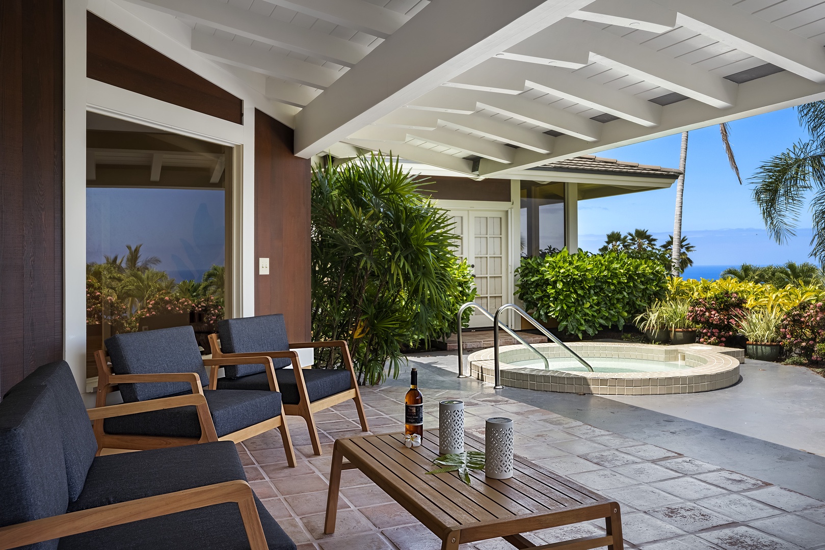 Kailua Kona Vacation Rentals, Pineapple House - Outdoor seating for 4