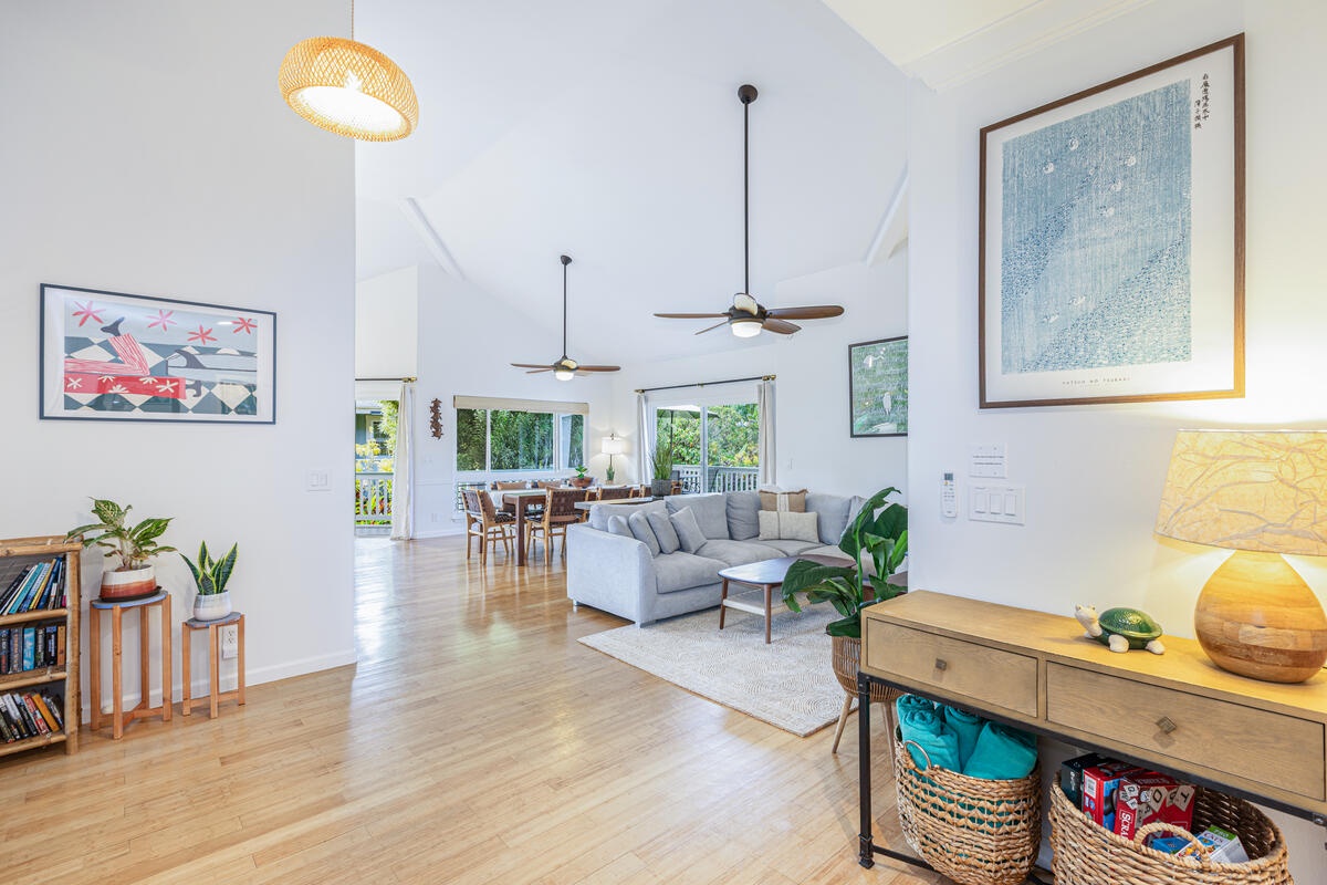 Princeville Vacation Rentals, Hale Cassia - Seamless flow from living to dining to kitchen.