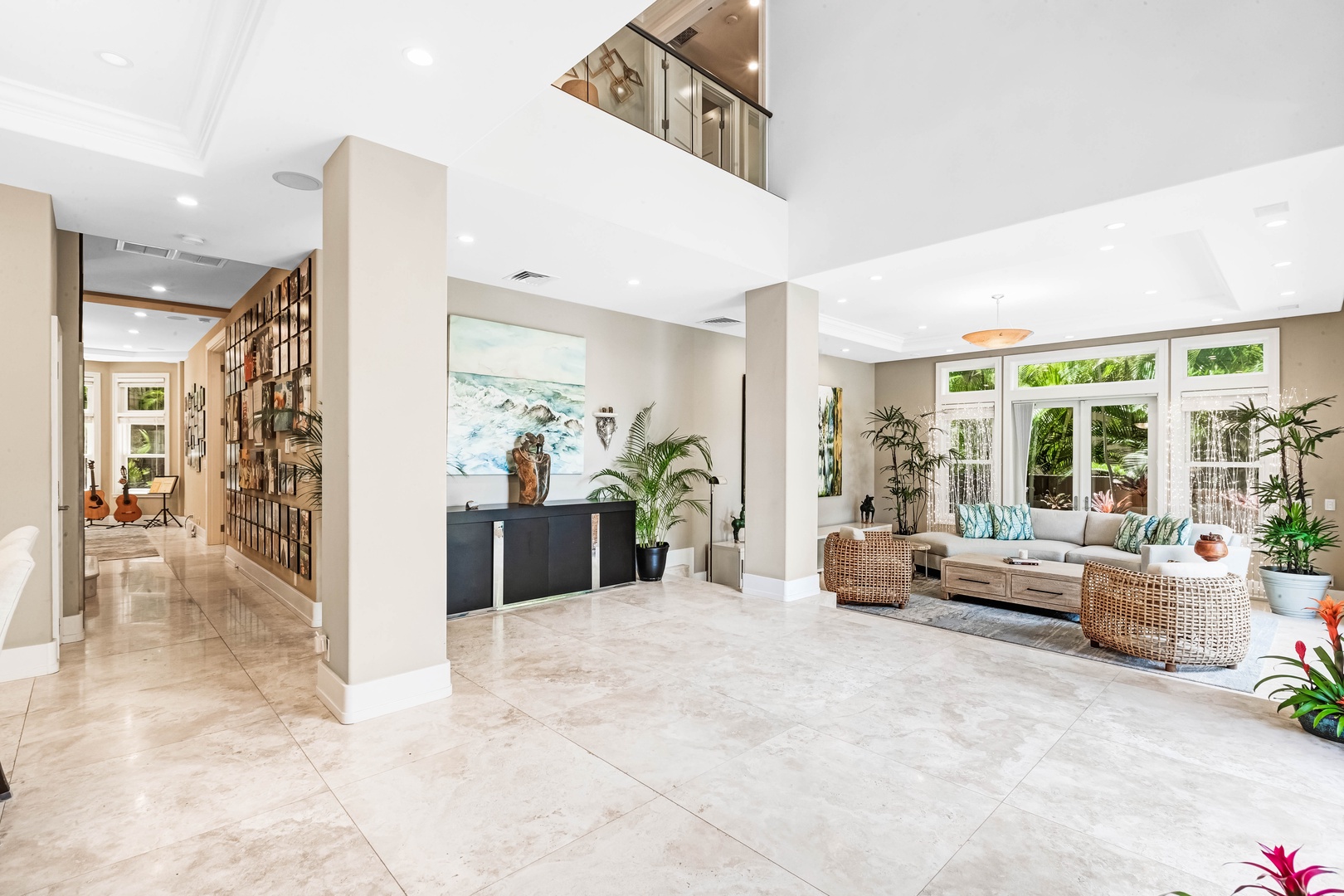 Honolulu Vacation Rentals, Pili Pono - Grand entryway with marble floors and elegant lighting welcomes you home.