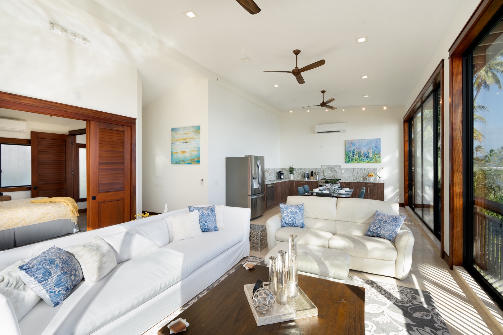 Honolulu Vacation Rentals, Wailupe Seaside - Open concept design with volume ceilings and fans.