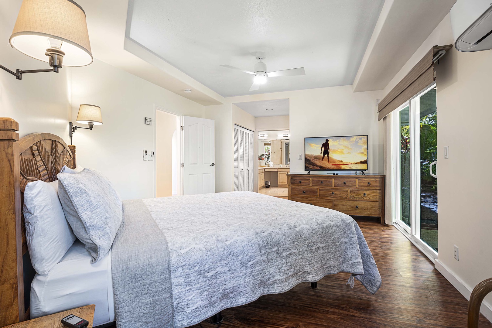 Kailua-Kona Vacation Rentals, Honu Hale - Smart TV for your viewing pleasure