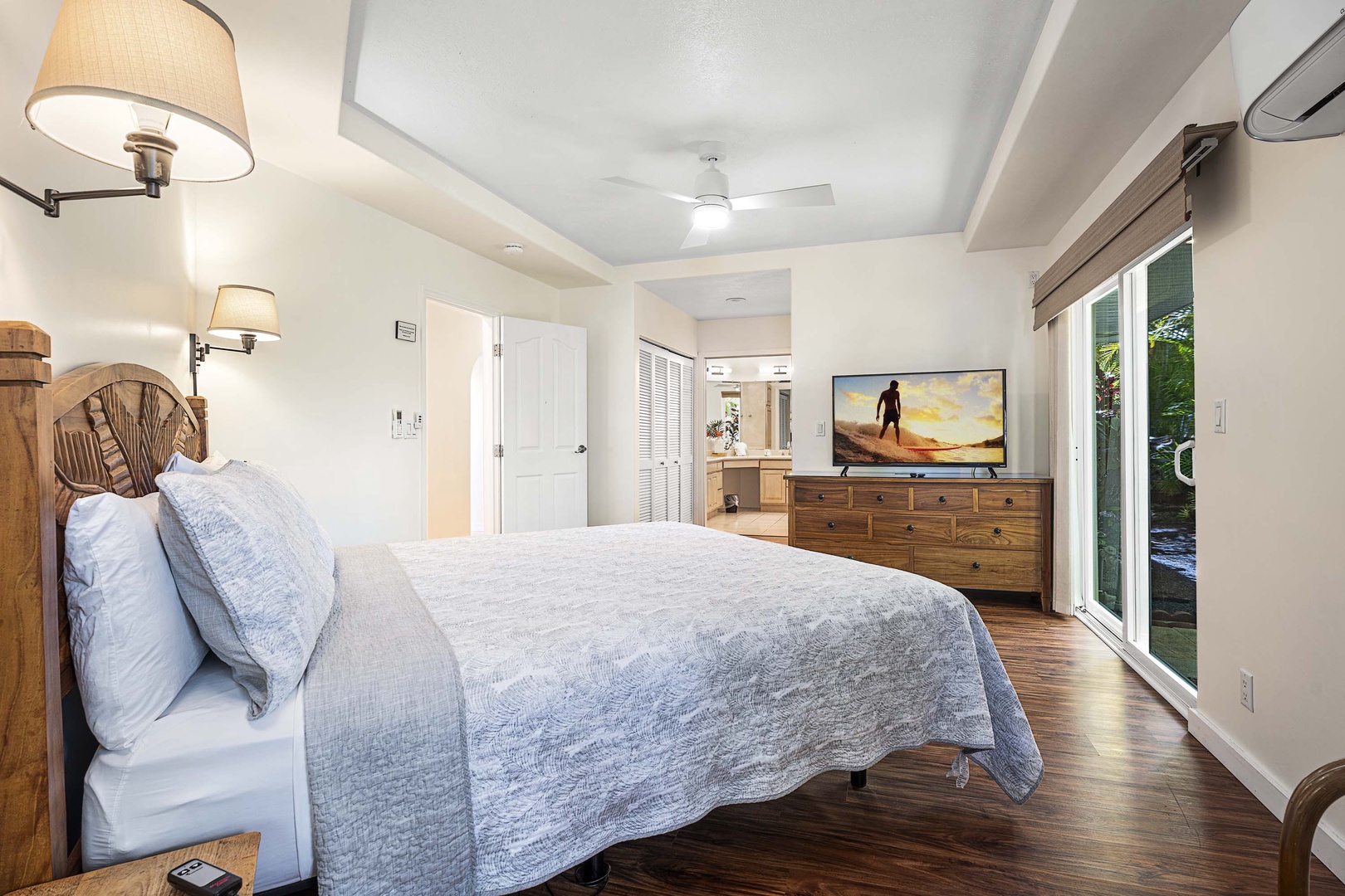 Kailua-Kona Vacation Rentals, Honu Hale - Smart TV for your viewing pleasure