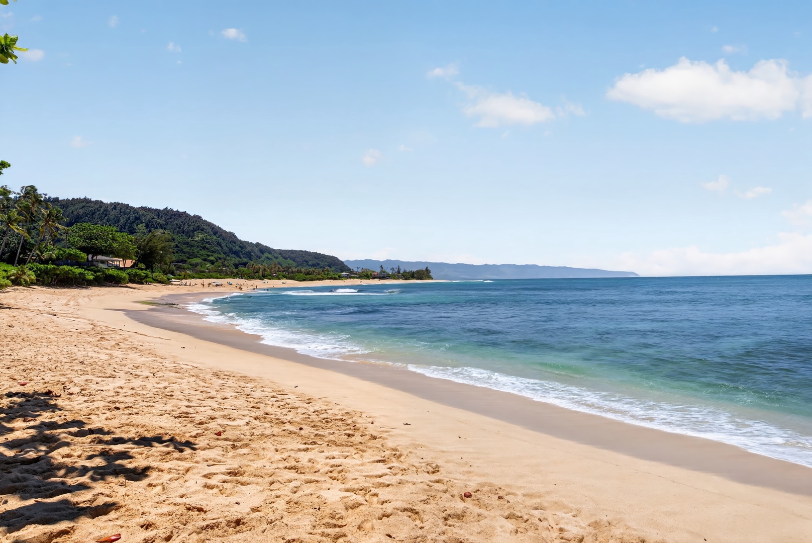 Haleiwa Vacation Rentals, Sunset Beach Hideaway - Enjoy shoreline views and calm coastal scenery on Oahu’s North Shore.