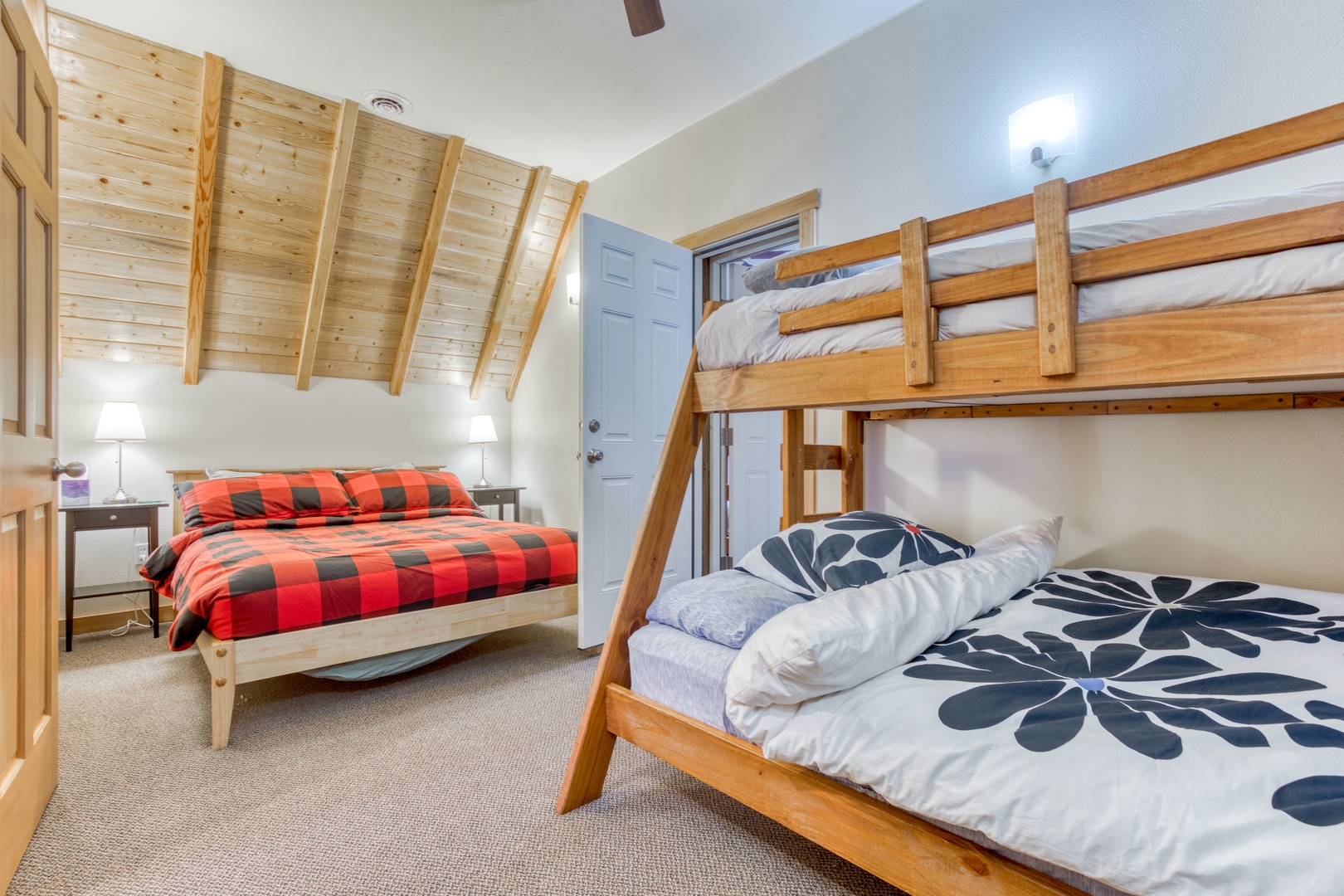 Government Camp Vacation Rentals, Glade Trail Lodge - Another room with queen a bunk bed