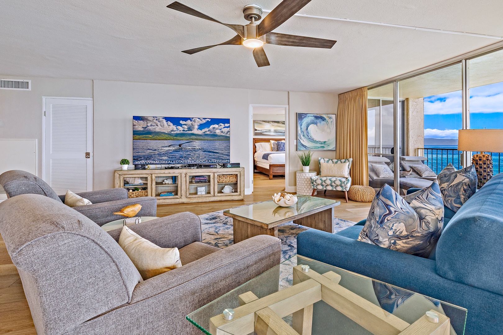 Lahaina Vacation Rentals, Royal Kahana 1010 - The spacious living area offering a comfortable space for entertaining family and friends.