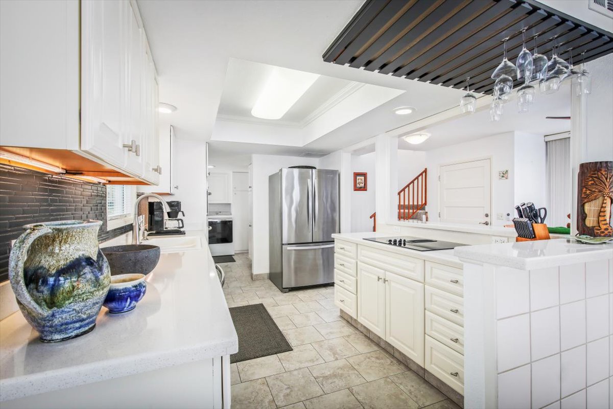 Kailua Kona Vacation Rentals, Hale Kai O'Kona #7 - Fully equipped kitchen for all your meal preparation needs