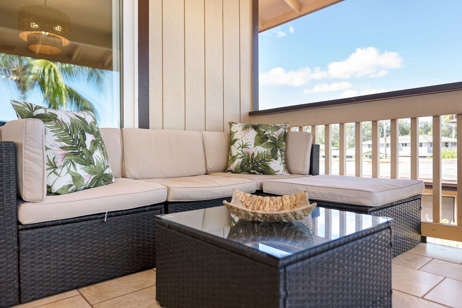 Haleiwa Vacation Rentals, Pikai Hale - Take a seat on the outdoor sofa and enjoy the breathtaking views of the ocean