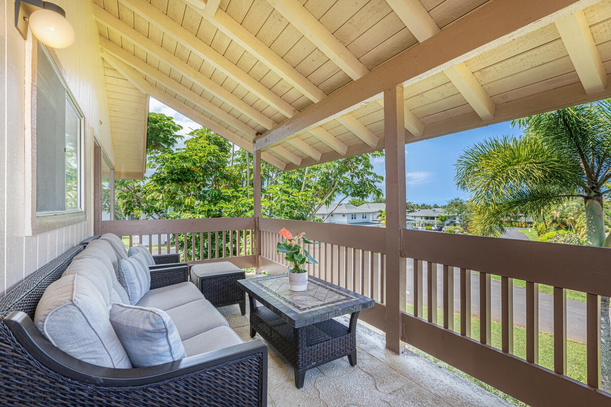 Princeville Vacation Rentals, Hale Ohana Ho'omaka - Covered lanai with lush views and plenty of seating. Ideal for morning coffee or evening wine.