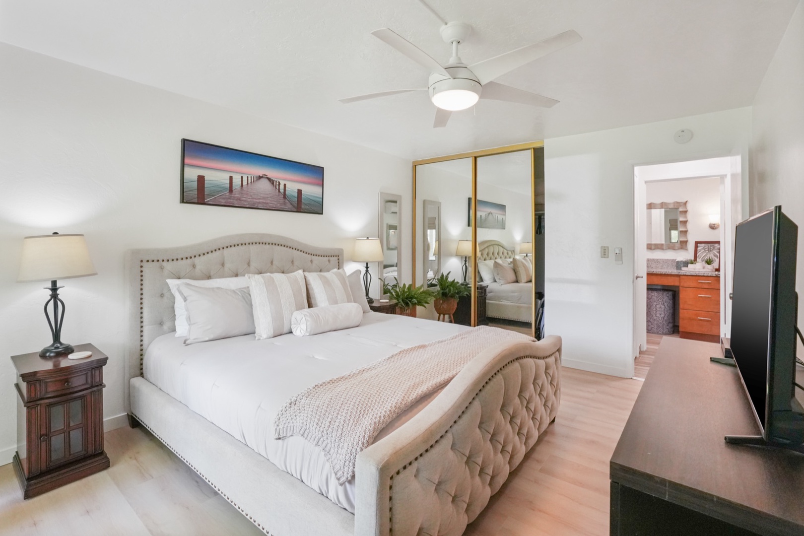 Kapaa Vacation Rentals, Kahaki Hale - The plush king size bed for peaceful nights!