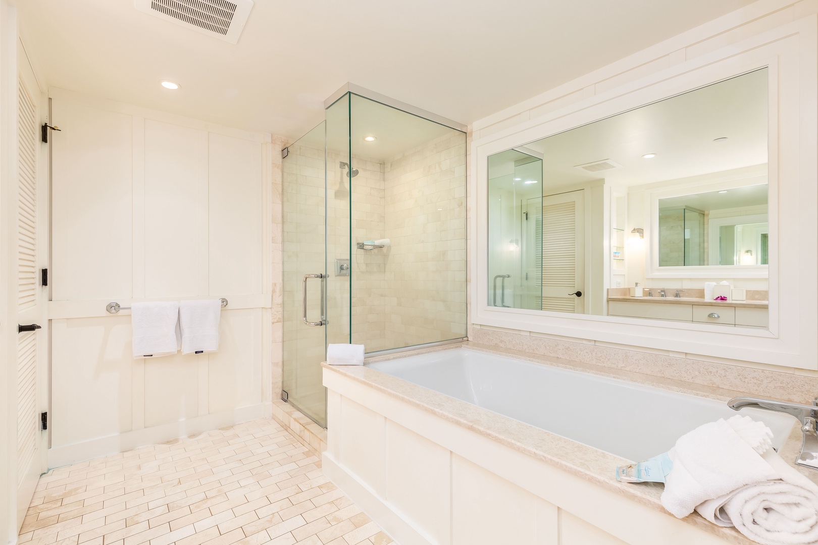 Kahuku Vacation Rentals, Turtle Bay Villas 108 - Walk in shower plus soaking tub