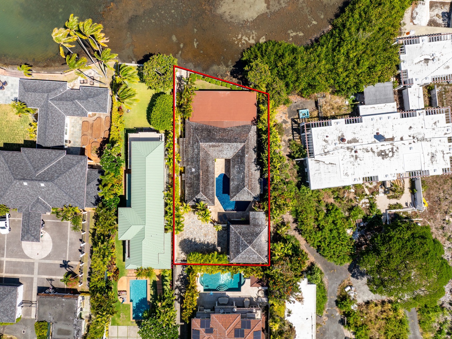 Honolulu Vacation Rentals, The Lagoon House 3BR - Top-down view of the property, highlighting the pool courtyard and tropical landscaping.