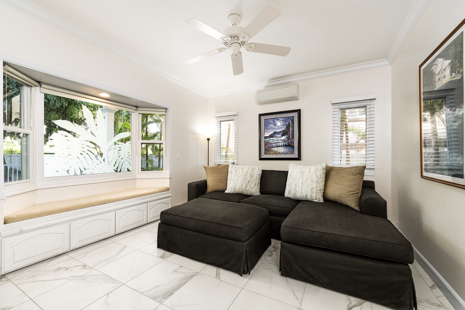 Kailua Kona Vacation Rentals, Dolphin Manor - Air conditioned 194 sqft media room!