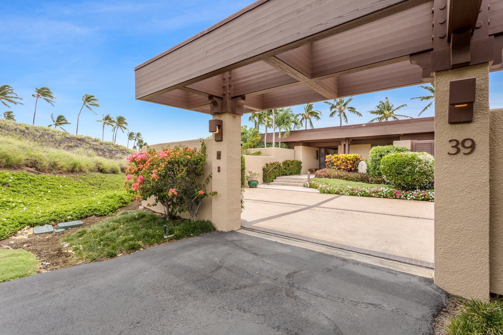 Kamuela Vacation Rentals, OFB 3BD Villas (39) at Mauna Kea Resort - Villa 39 gated private entrance highlighting prime corner location.