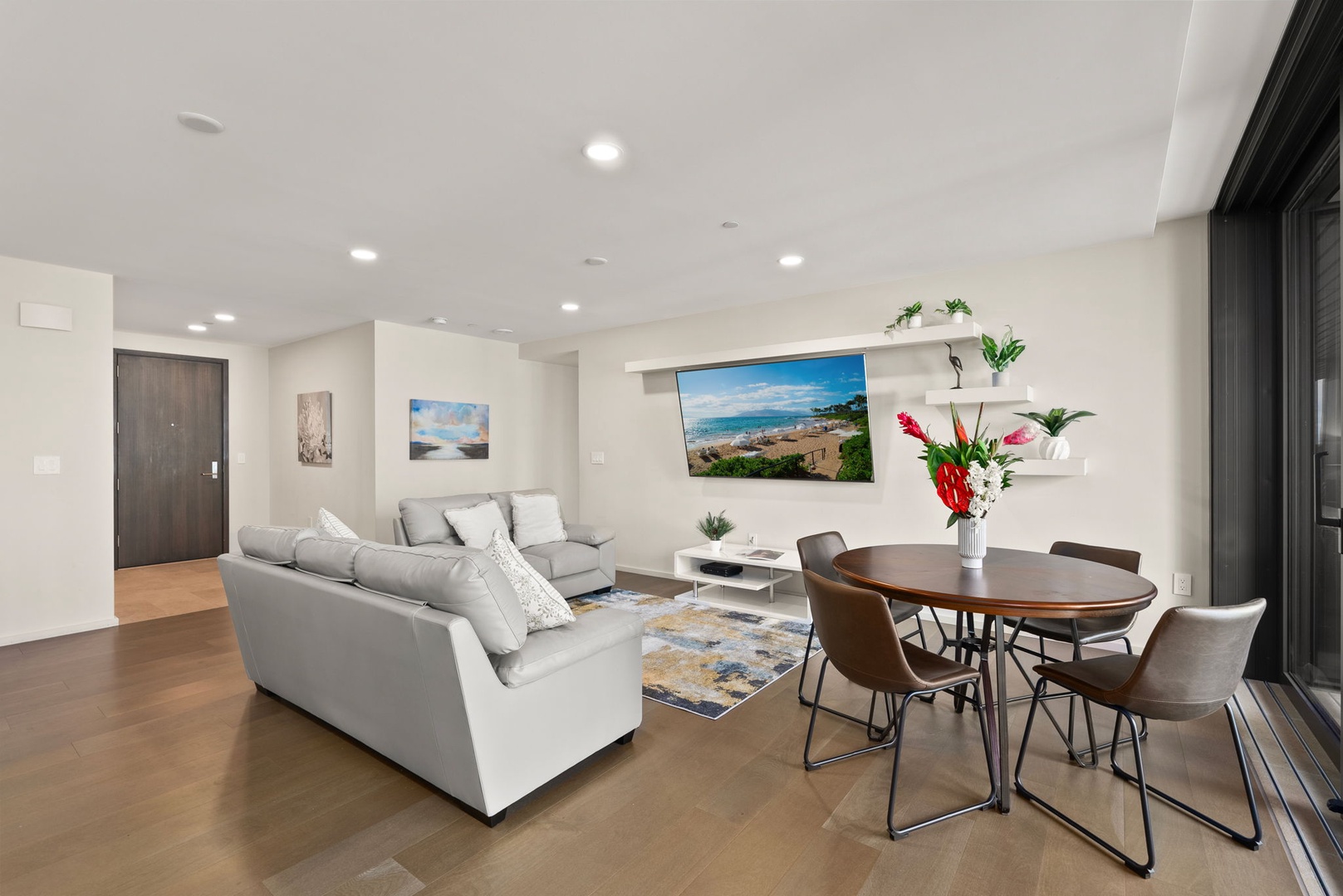 Honolulu Vacation Rentals, Park Lane Getaway - Inviting open-concept layout, combining dining and living spaces effortlessly.