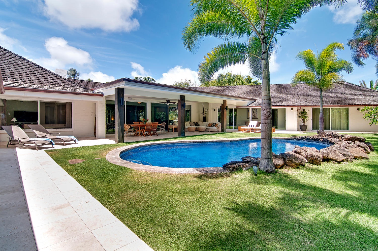 Honolulu Vacation Rentals, Kahala Lani - Luxurious Backyard with Private Pool