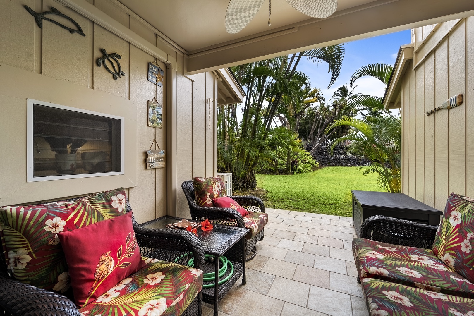 Kailua Kona Vacation Rentals, Keauhou Kona Surf & Racquet #48 - Comfortable seating on the Lanai