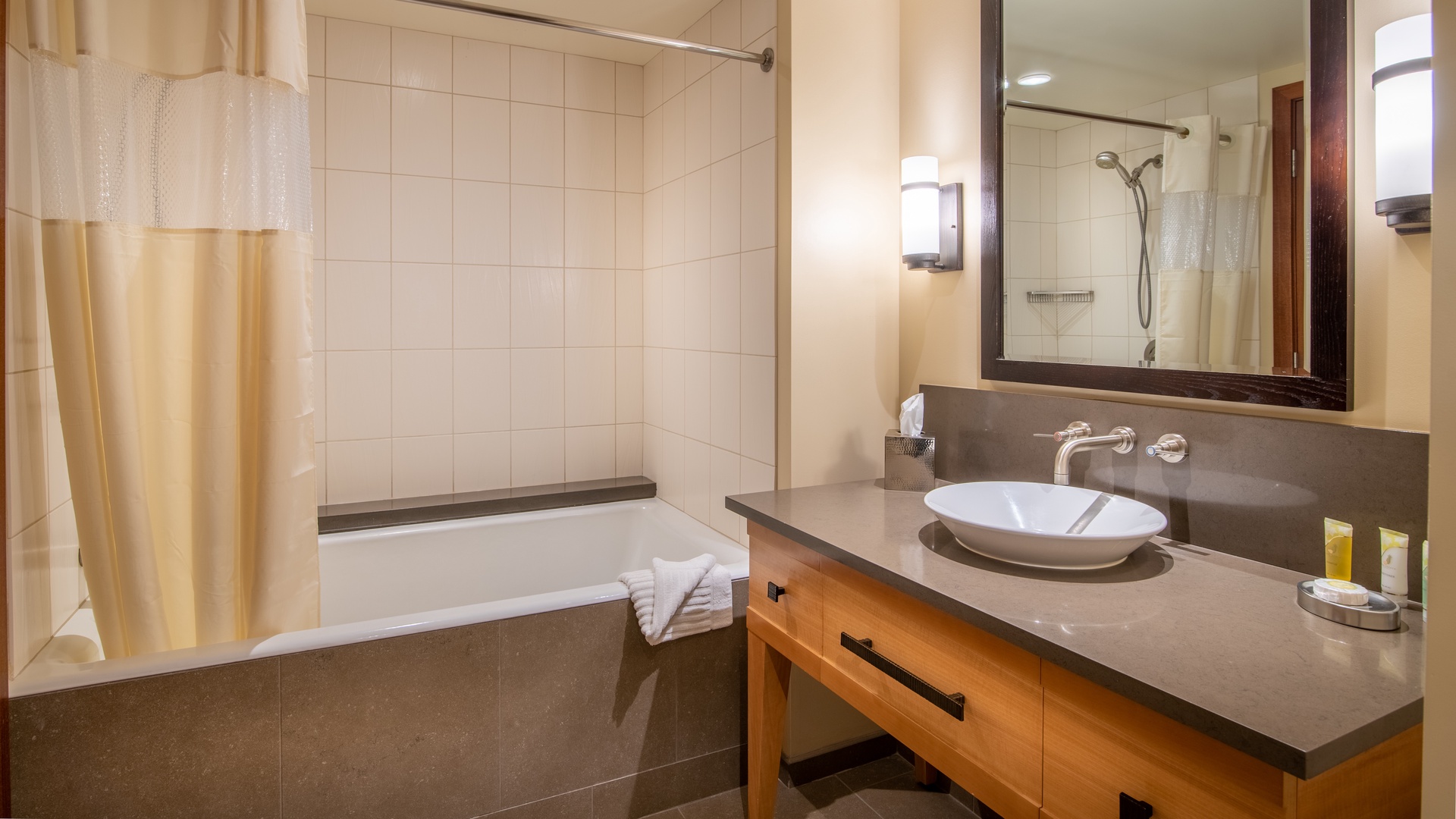 Kapolei Vacation Rentals, Ko Olina Beach Villas B608 - The second guest bathroom features a shower and tub combo, perfect for a refreshing rinse after a day at the beach.