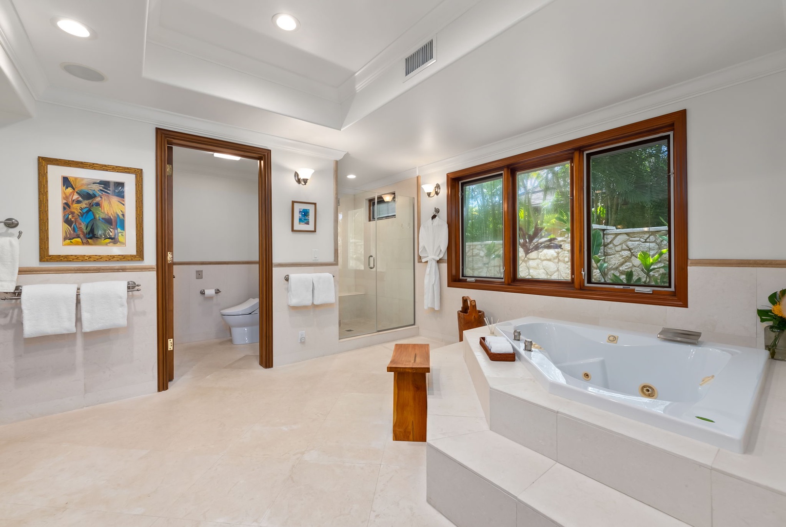Honolulu Vacation Rentals, Maunalua Estate - Bright open interiors and tropical garden views make every moment feel calm and effortless.