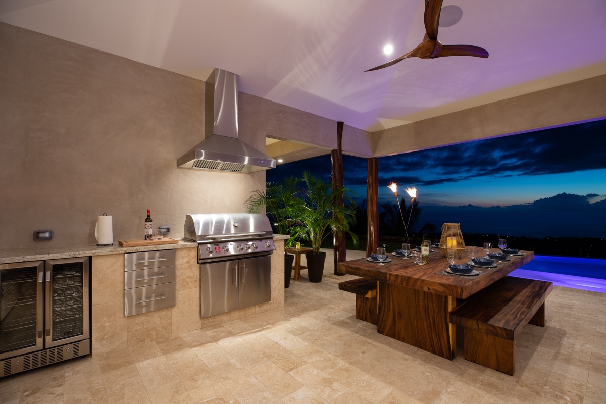 Kailua Kona Vacation Rentals, Hale La'i - Covered bbq space for you and your friends to enjoy a magical night