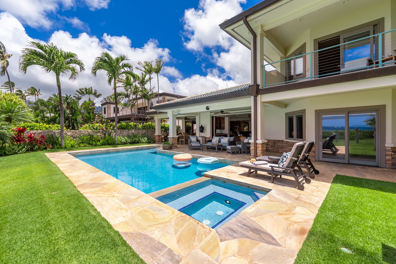 Honolulu Vacation Rentals, Maunalua Estate - The pool, spa, and lush lawn blend seamlessly into a stunning oceanfront setting.
