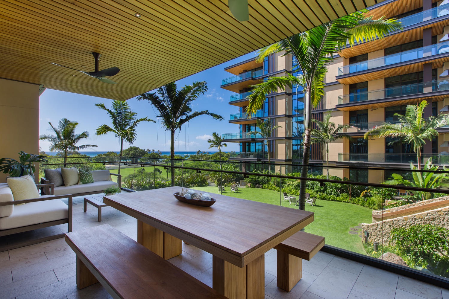 Honolulu Vacation Rentals, Park Lane Palm Resort - Outdoor Lanai Views