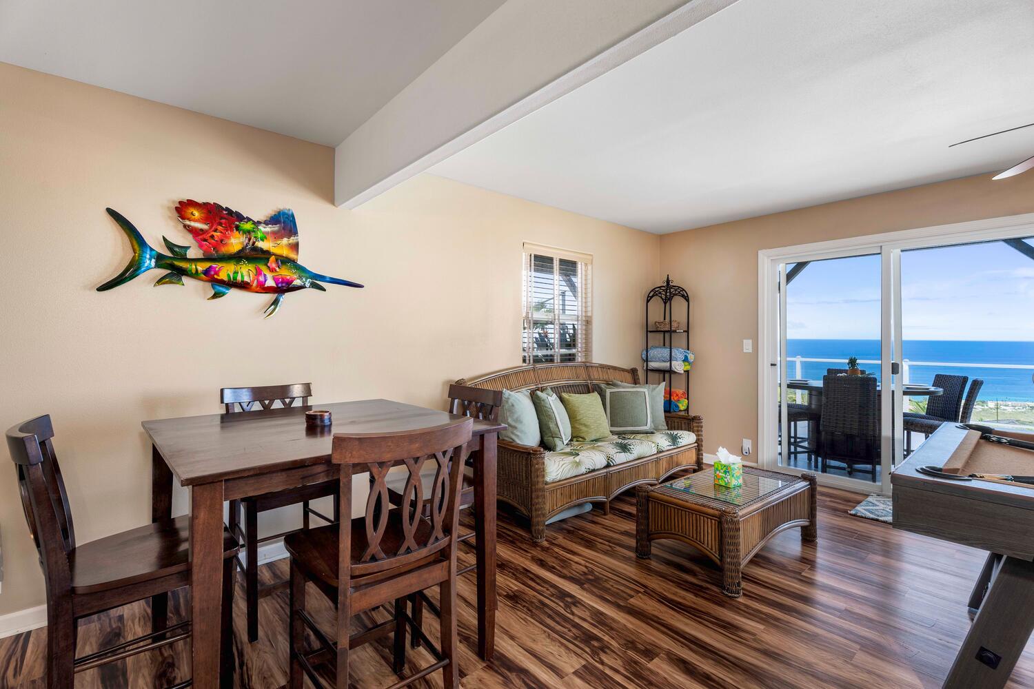 Kailua Kona Vacation Rentals, Honu O Kai (Turtle of the Sea) - Family Room additional seating