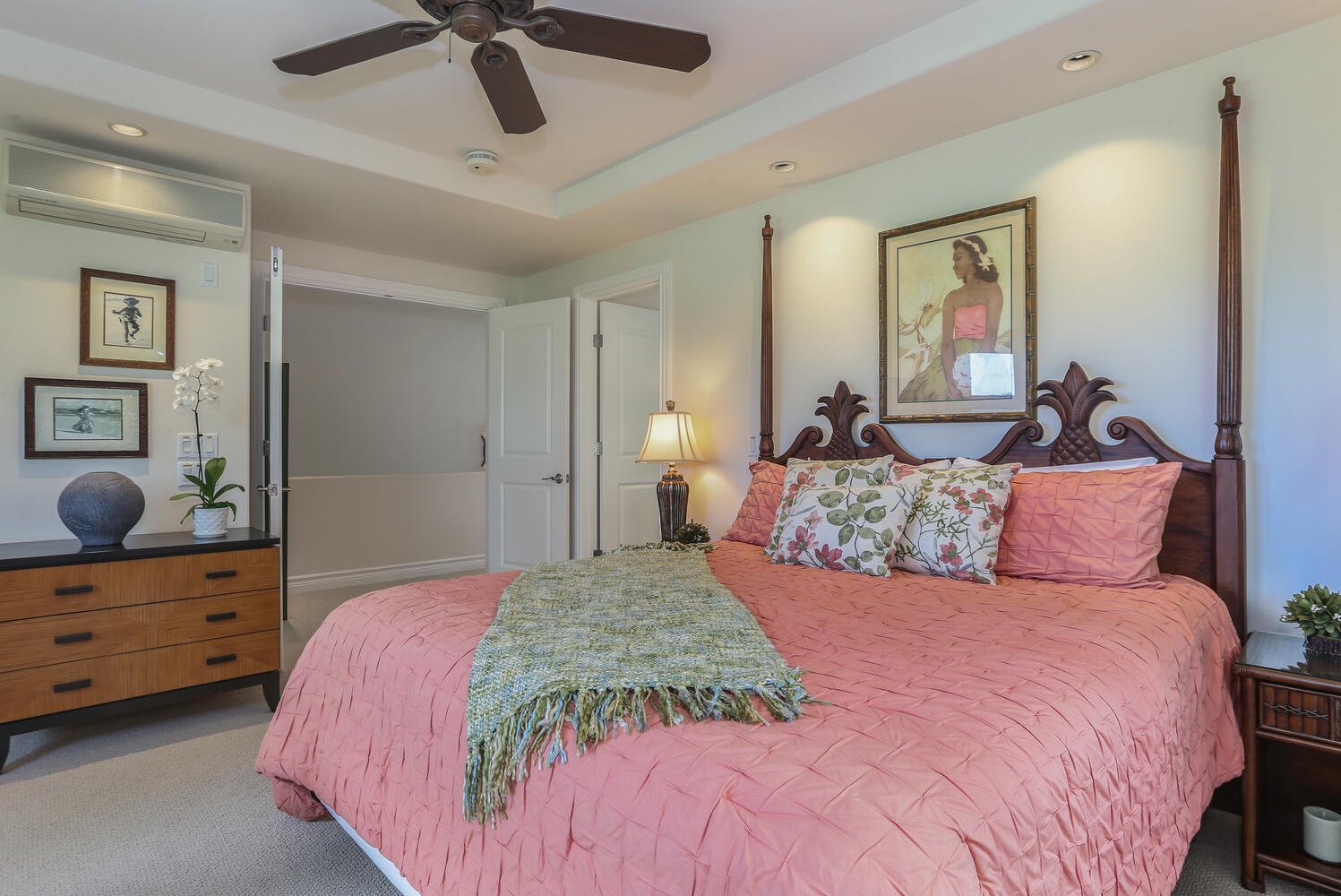 Princeville Vacation Rentals, Hale Moana - California King bed and ensuit bathroom