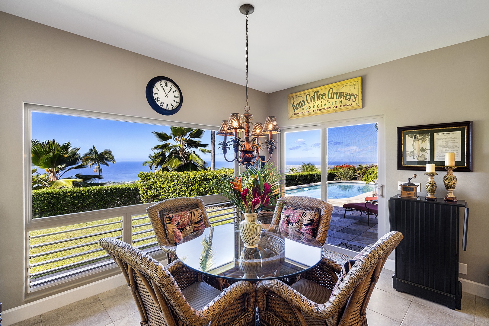 Kailua Kona Vacation Rentals, Hale Aikane - Indoor dining for those rainy days