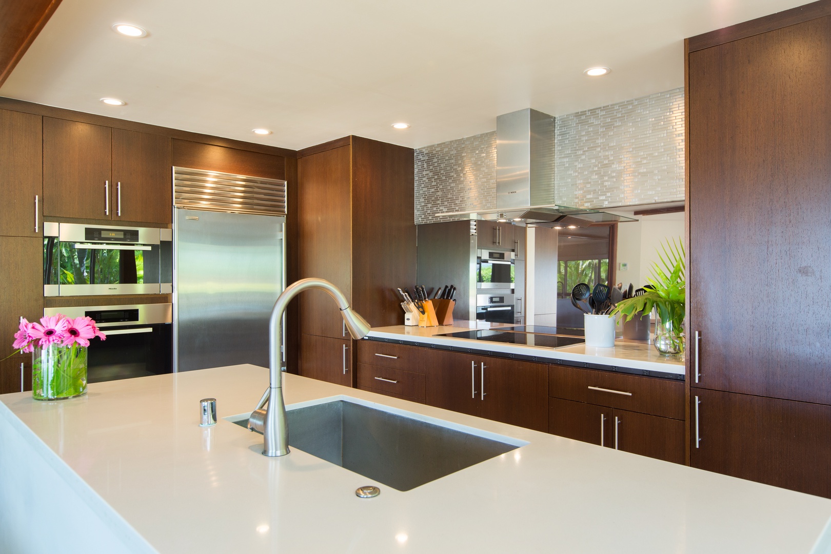 Honolulu Vacation Rentals, Kahala Mini Resort (5BR) - Dark wood cabinetry and white stone counters give every cook in the house room to work.