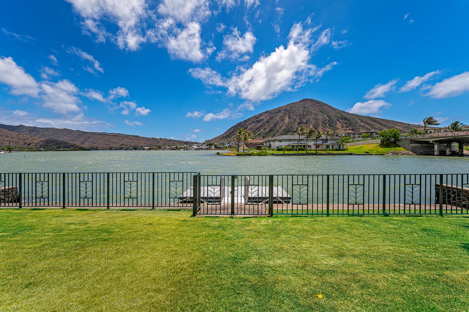 Honolulu Vacation Rentals, Nani Wai - BEAUTIFUL marina-frontage perfect for launching kayaks and standup paddle boards!!