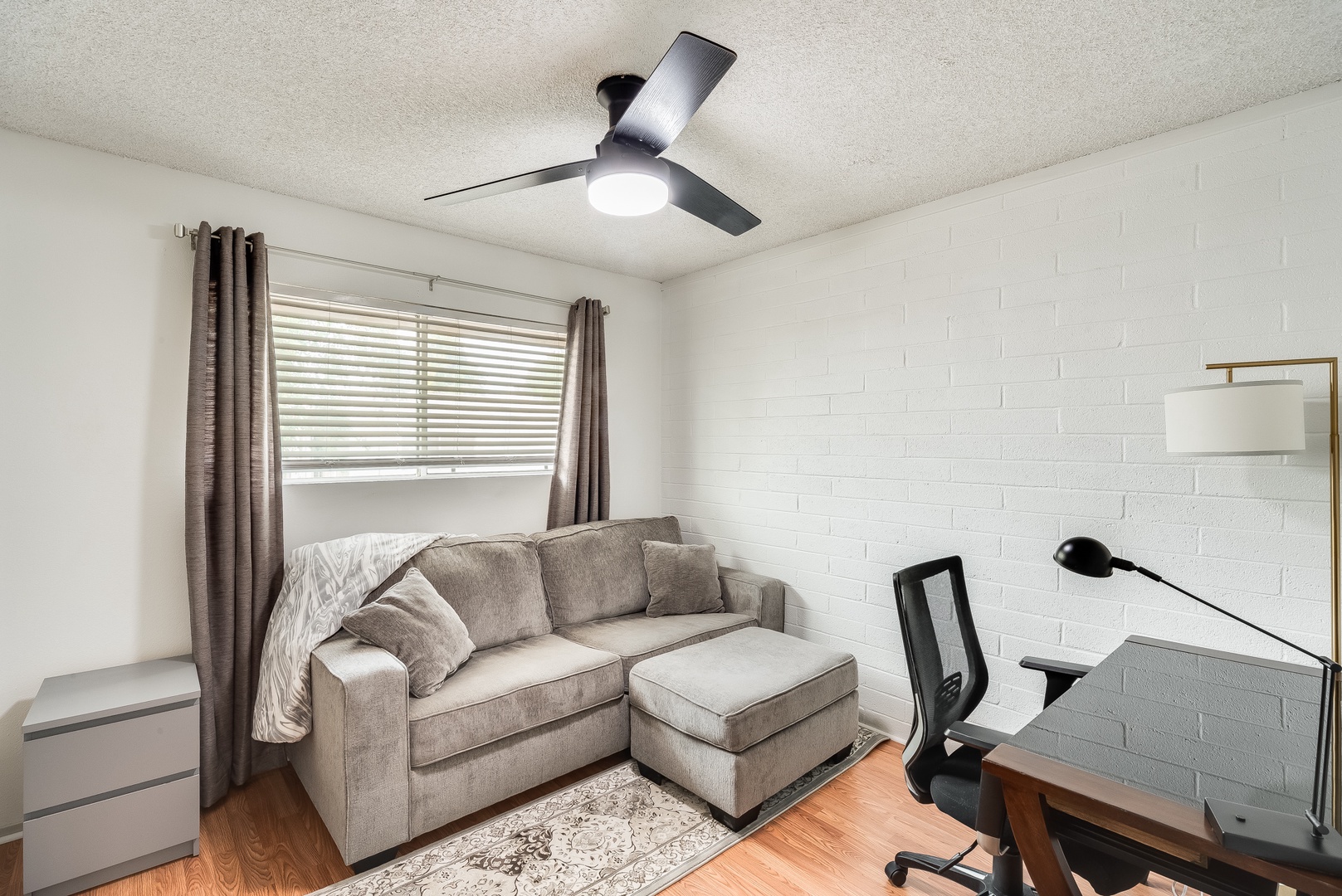 Scottsdale Vacation Rentals, Stay at the Roosevelt - Guest Bedroom 2 has a queen sleeper sofa