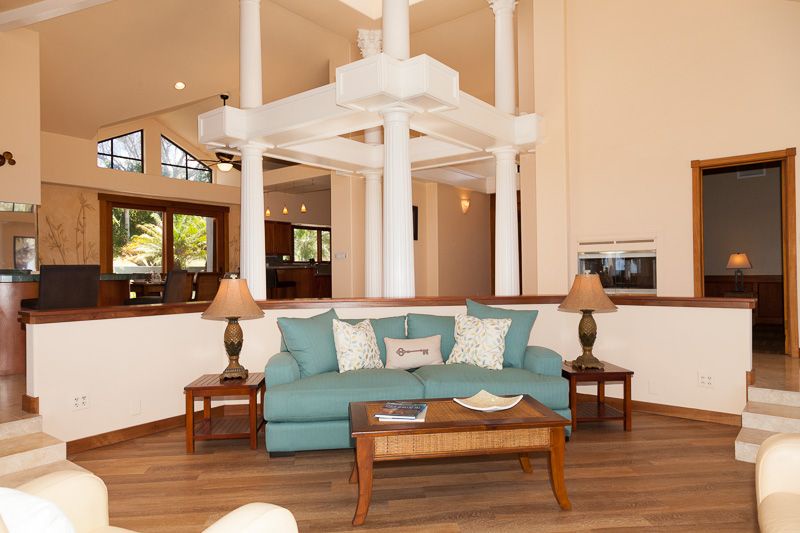 Kamuela Vacation Rentals, Mango Sunsets - Elegant decor and comfy seating in the great room